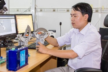 Mạo hiểm bỏ học thạc sĩ Hàn Quốc để mở công ty chế tạo robot