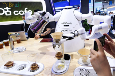 Trầm trồ với nhiều loại robot tại triển lãm Big Data