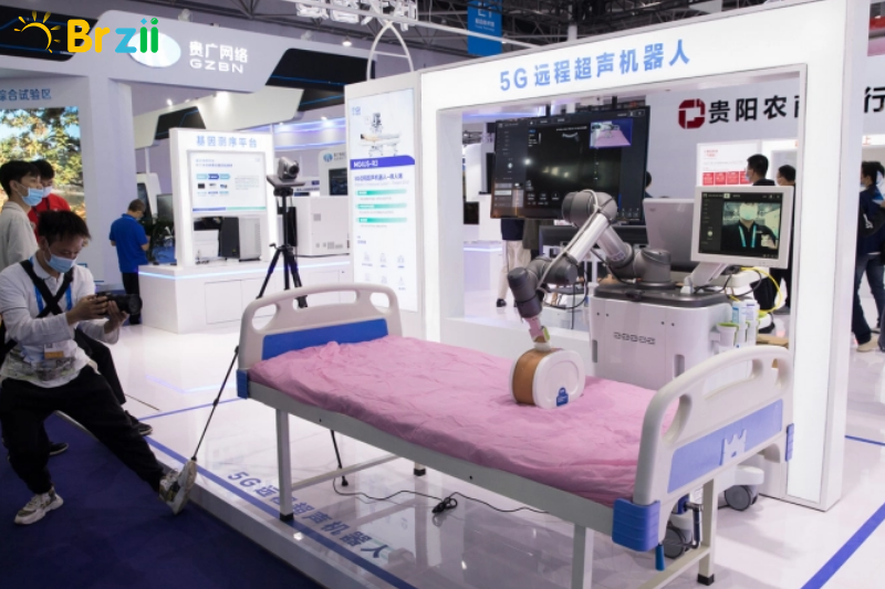 Trầm trồ với nhiều loại robot tại triển lãm Big Data